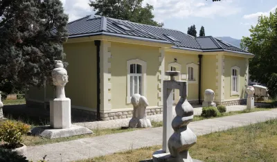 Danilovgrad, Javna stanova Vajarska kolonija, Umjetnicka kolonija