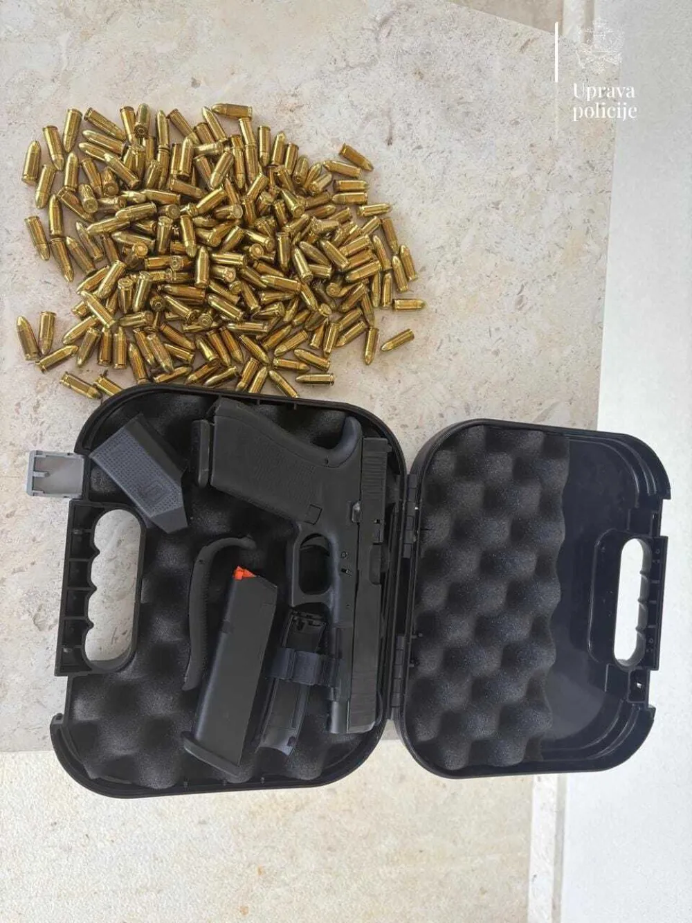 Policija oduzela oružje i municiju, državljanin Njemačke krivično procesuiran, državljanin SAD-a uhap&scaron;en