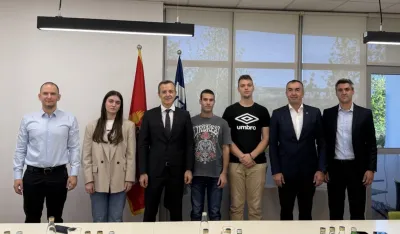 Božović čestitao timu studenata treće mjesto na evropskom takmičenju iz robotike World Robot Olympiad