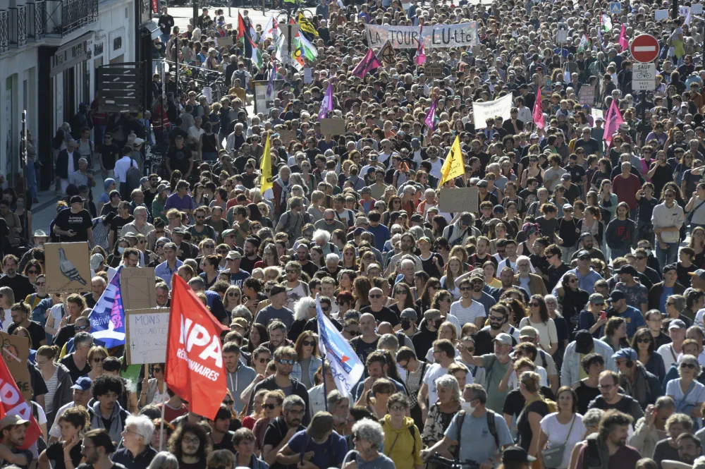 (FOTO) Za&scaron;to Francuzi &scaron;trajkuju?