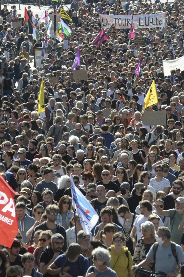 (FOTO) Za&scaron;to Francuzi &scaron;trajkuju?