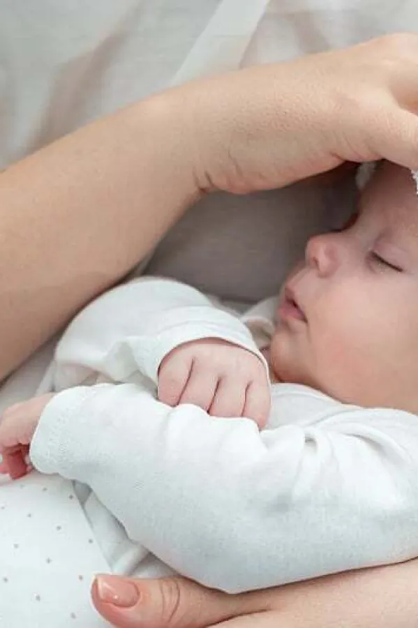 Pedijatar otkriva jednu stvar koju ne biste trebali učiniti ako va&scaron;a beba ima temperaturu