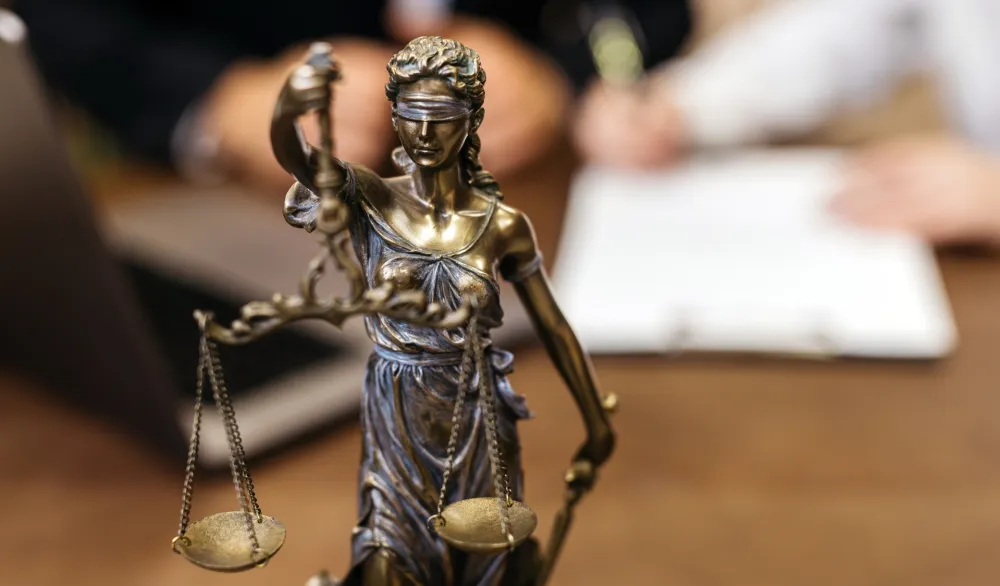 &bdquo;Crveni omoti&rdquo; u sudnici i po dvije decenije