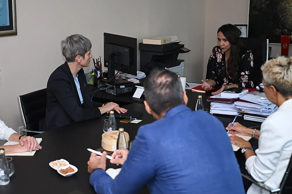 Adžović i Paniklova:&nbsp;Zajedničkim naporima raditi na daljem jačanju strate&scaron;kih prioriteta Crne Gore