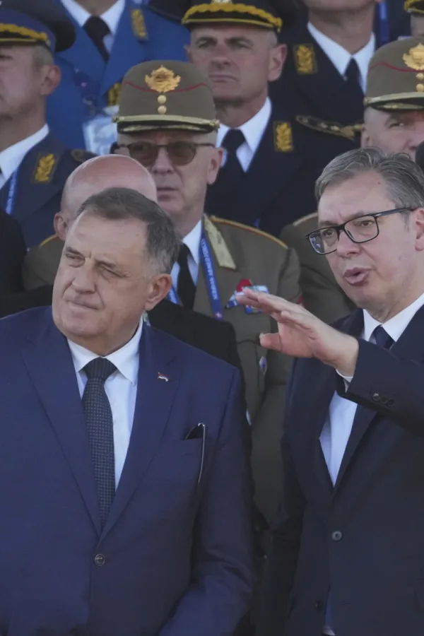 Vučić: Vojnoj paradi u Beogradu prisustvovalo 47.000 ljudi, protestovalo 237