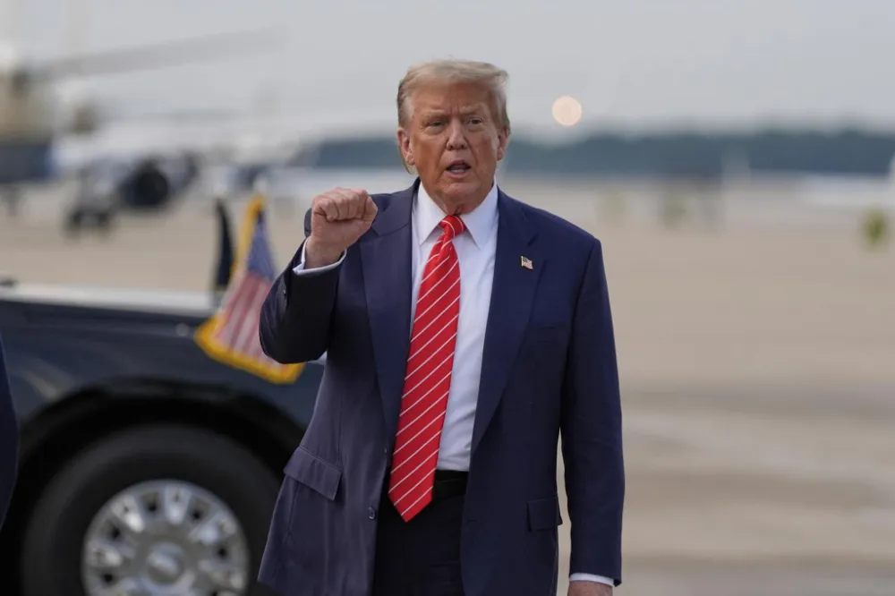 Tramp prijeti Avganistanu sankcijama ako talibani ne vrate vazduhoplovnu bazu