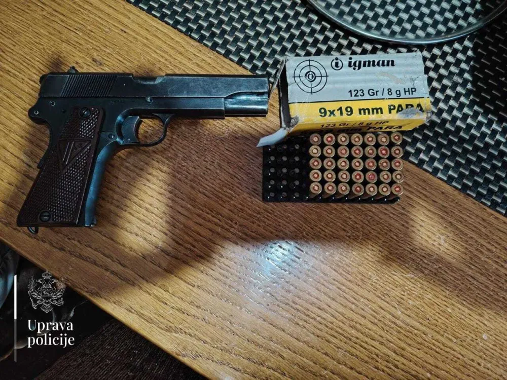 (FOTO) Pojačane aktivnosti u odnosu na mlađa lica: Oduzeta vozila, pi&scaron;tolj, lisice, palica, sjekira, mačeta