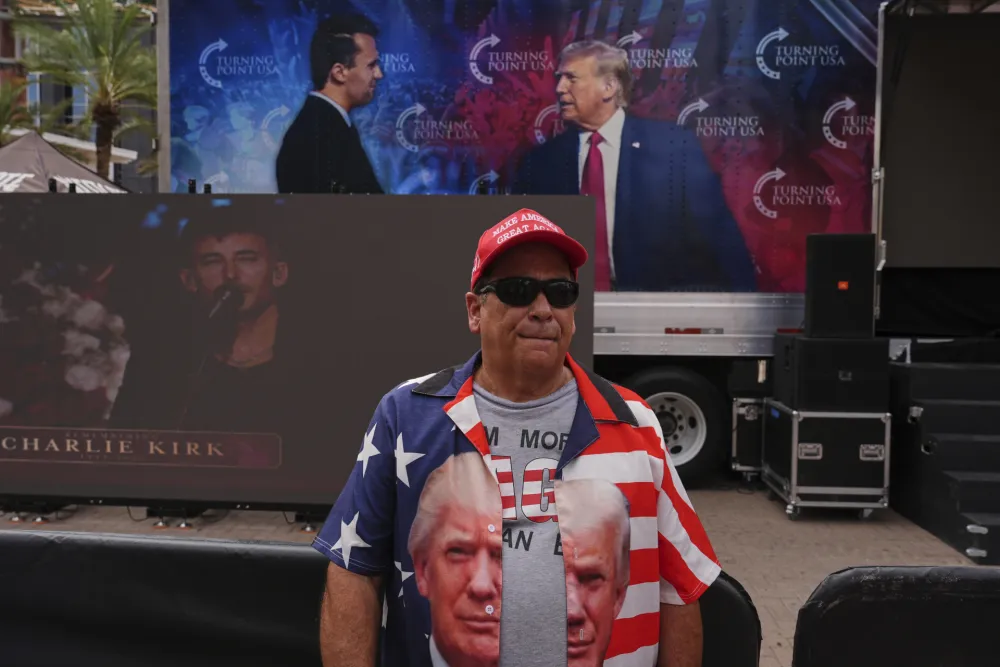 (VIDEO/FOTO) Komemoracija za Čarlija Kirka, stigao i Tramp