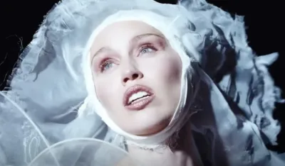 Majli Sajrus objavila dva nova singla