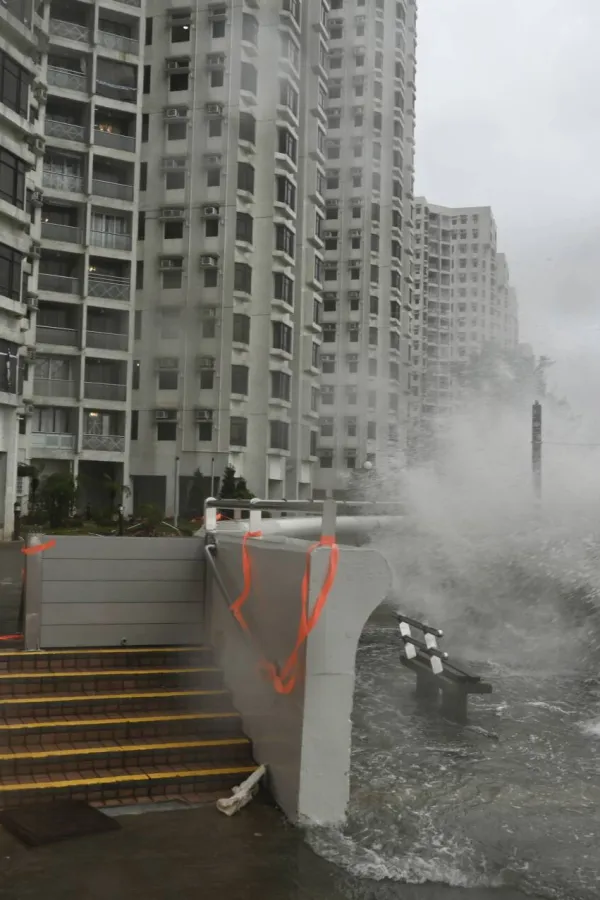 (VIDEO) Tajfun Ragasa razara Hongkong i Tajvan: Talasi provalili u hotele, brana pukla, stotine nestalih