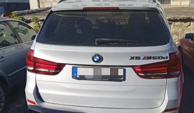 Na graničnim prelazima oduzeti &bdquo;BMW&ldquo;,&nbsp;duvanski proizvodi i ma&scaron;ina za led