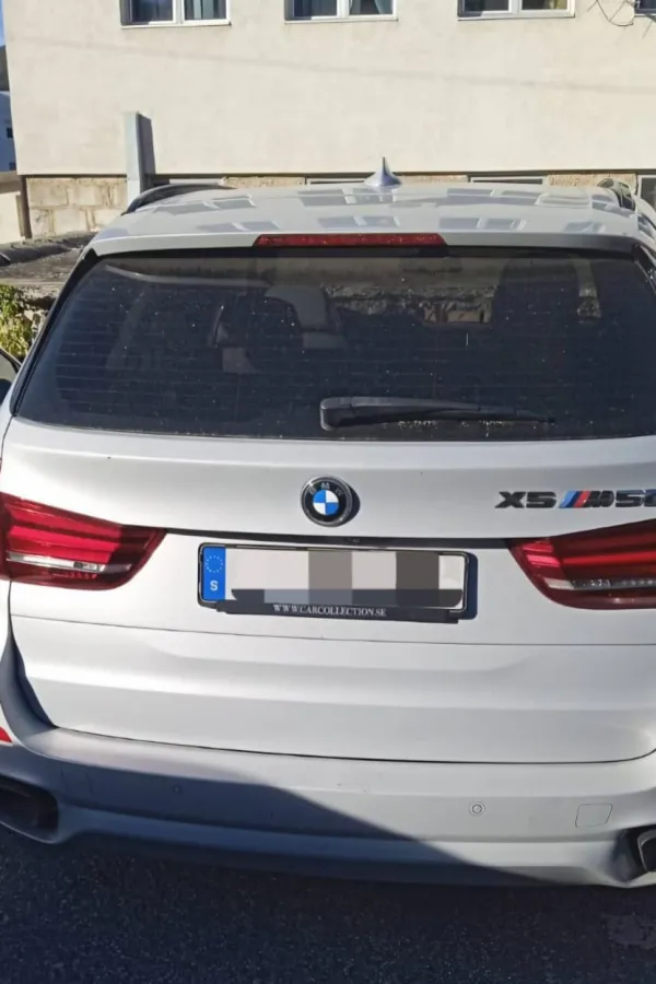 Na graničnim prelazima oduzeti &bdquo;BMW&ldquo;,&nbsp;duvanski proizvodi i ma&scaron;ina za led