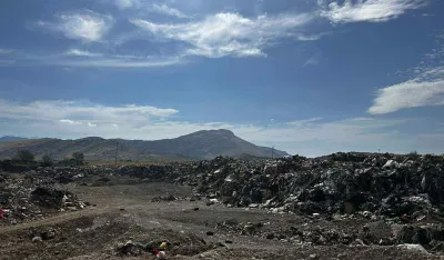 Komunalna inspekcija Op&scaron;tine Tuzi kontrolisala odlaganje otpada: Kamioni se izvagaju, a otpad istovare iza zida