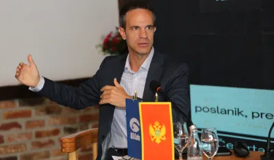 Mugo&scaron;a: Vlast sve međusobne razmirice rje&scaron;ava foteljama