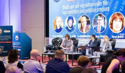 Novinari po&scaron;tuju etiku i standarde uprkos političkim pritiscima i ratnim okolnostima