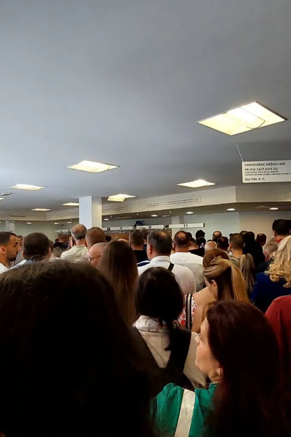 Ko želi da verifikuje novu ličnu kartu u sistemu zdravstva moraće da stoji u redu: Poslije MUP-a, građane čeka i &scaron;alter u Fondu