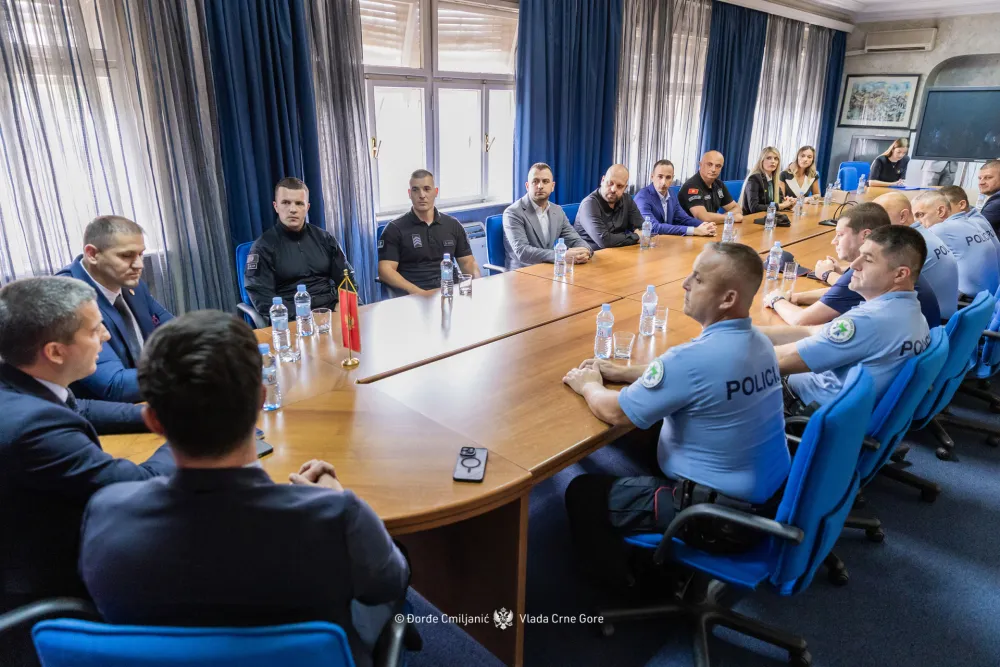 Bečić pozdravio nagrađene policijce