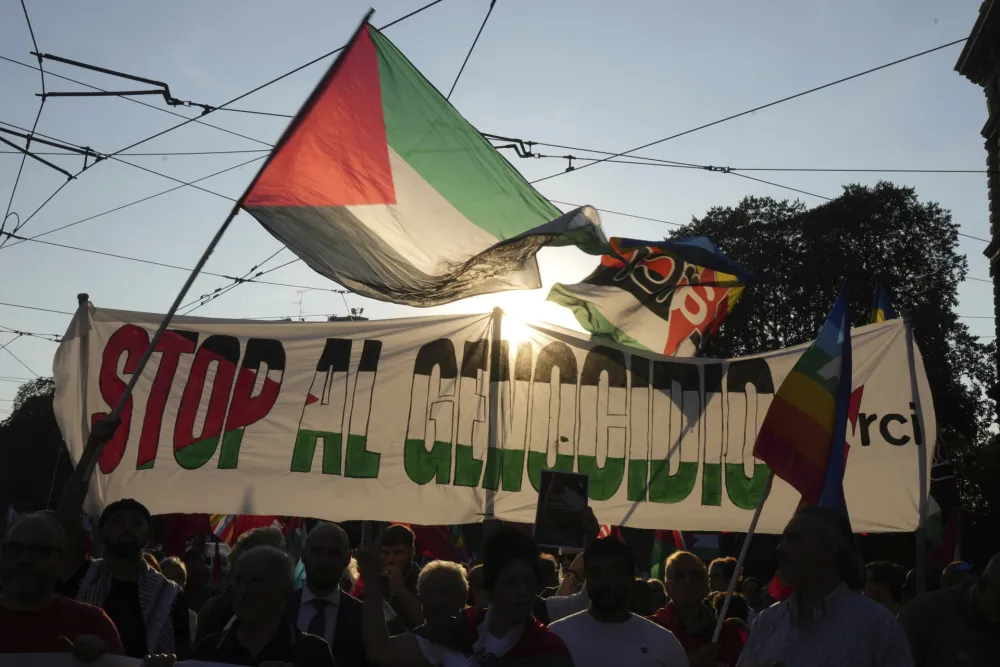 Desetak propalestinskih demonstranata povrijeđeno u sukobu s policijom u Torinu