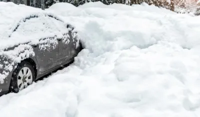 Na Alpama pao prvi snijeg ove sezone: Brojni putevi zatvoreni, saobraćaj usporen