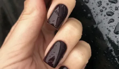 Burgundi lak za nokte je veliki jesenji trend