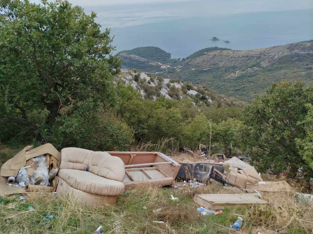 (VIDEO) Smeće "krasi" vidikovce iznad Petrovca