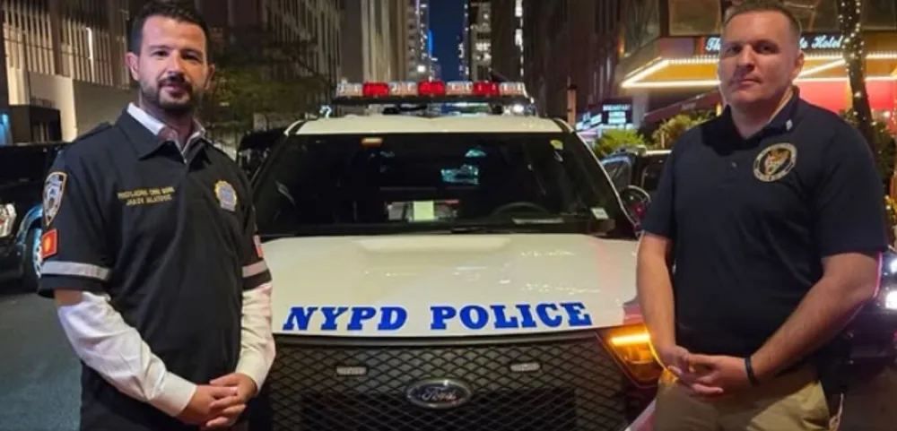 Milatović u majici njujor&scaron;ke policije: Crna Gora ima izvanredne ljude &scaron;irom svijeta