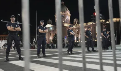 Skupovi pristalica vlasti i antivladinih demonstranata u vi&scaron;e gradova Srbije