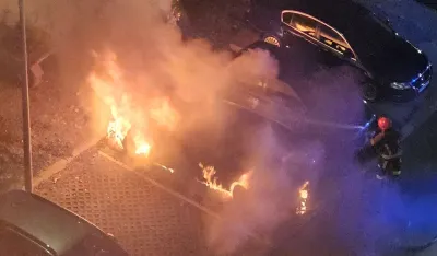 (VIDEO/FOTO) Gorio automobil na Trgu Božane Vučinić