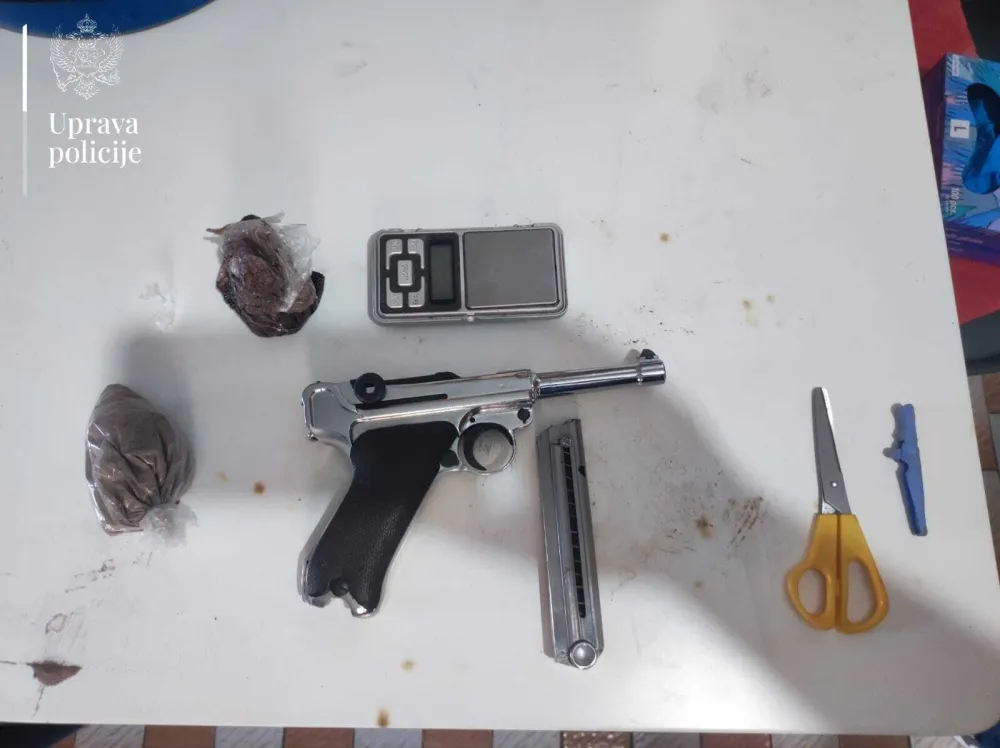 Podgorica: Uhap&scaron;ene dvije osobe, pronađeni droga, novac i pi&scaron;tolj