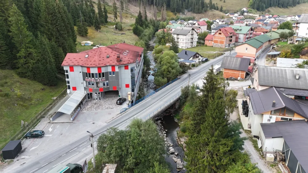 Uprava za vode i Vojska Crne Gore sprovode hitne radove na regulaciji korita rijeke Ibar u Suhom Polju i Baću