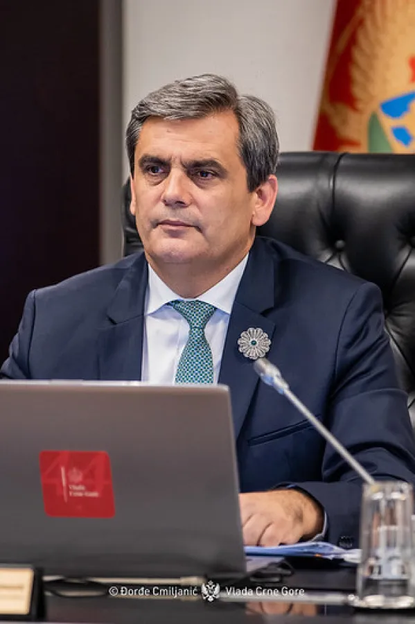 I Ibrahimović polaže vijenac na nezakonitu ploču