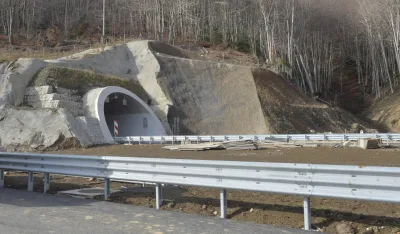 Putevi pretežno suvi, vidljivost dobra; UP: Vožnju prilagoditi vremenskim uslovima