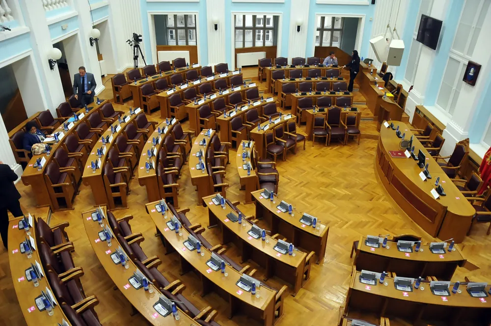 Sjednica Skupstine Crne GorPrva sjednica jesenjeg zasjedanja Skup&scaron;tine 13. oktobra na Cetinjue na Cetinju - i izbor Drzavnog tuzioca