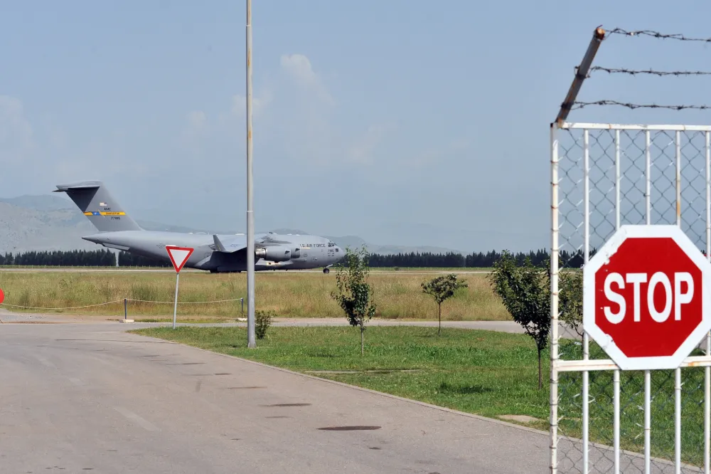 Razdvajaju vojni i civilni aerodrom