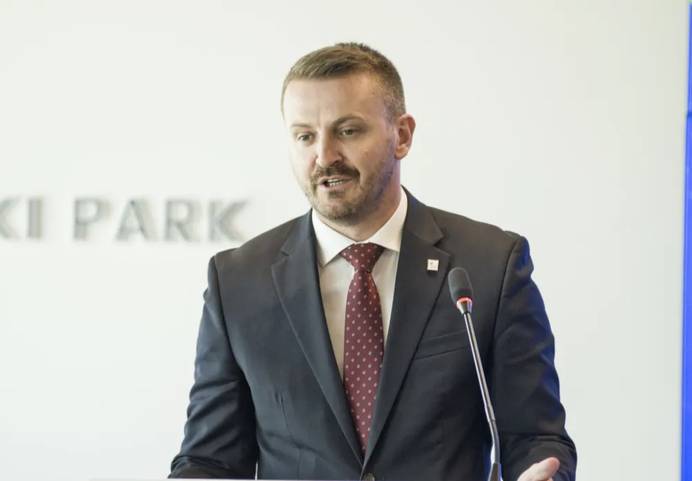 Dukaj: Crna Gora dobija prvi Zakon o lokalnim funkcionerima, službenicima i namje&scaron;tenicima
