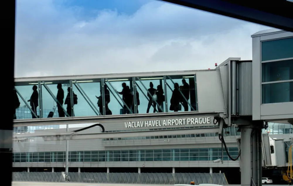 Opsadno stanje u Pragu: Policija i vojska blokiraju aerodrom zbog prijetnje dronovima