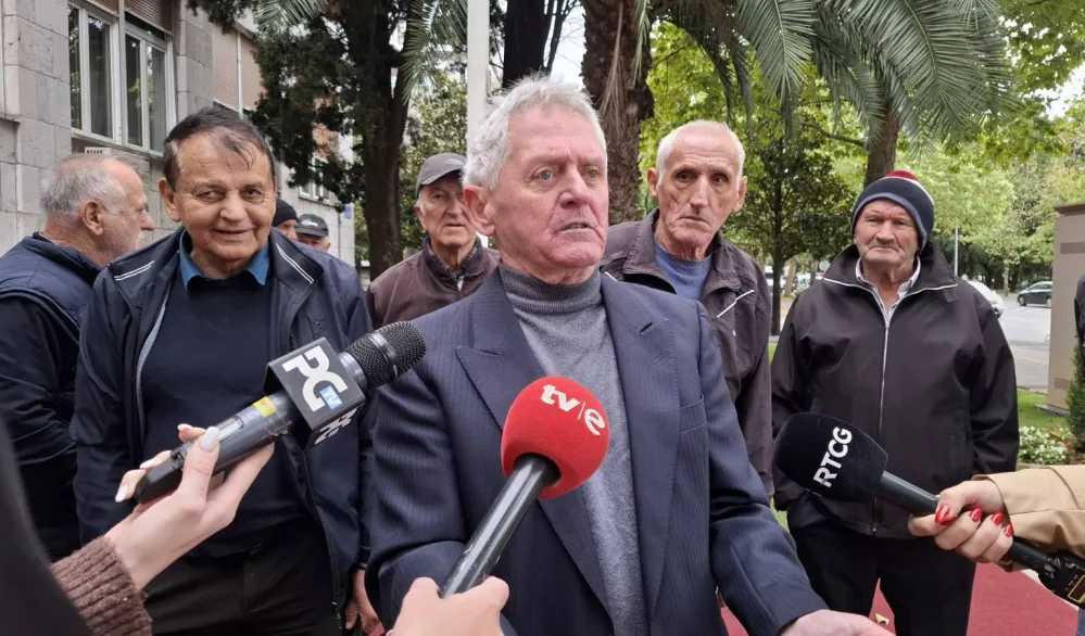 Dio biv&scaron;ih radnika &bdquo;Radoja Dakića&ldquo; traži da im Vlada isplati dugovanja iz budžeta