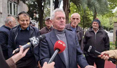 Dio biv&scaron;ih radnika &bdquo;Radoja Dakića&ldquo; traži da im Vlada isplati dugovanja iz budžeta