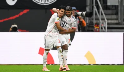 Gnabri i Dijas proslavljaju gol