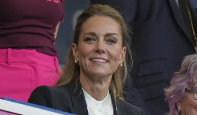 (FOTO/VIDEO) Kejt Midlton pokazala kako se hoda u &scaron;tiklama