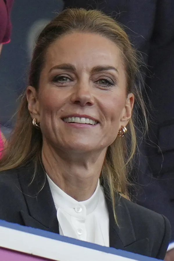 (FOTO/VIDEO) Kejt Midlton pokazala kako se hoda u &scaron;tiklama