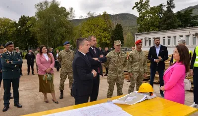 Bečić i Krapović u kasarni u Danilovgradu: Ulaganja u Vojsku su ulaganja u budućnost Crne Gore