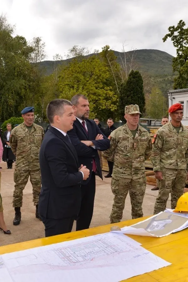 Bečić i Krapović u kasarni u Danilovgradu: Ulaganja u Vojsku su ulaganja u budućnost Crne Gore