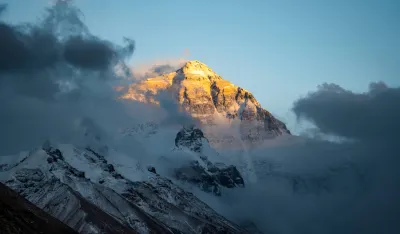 (VIDEO) Mećava na Mont Everestu: Poginuo planinar, 137 spasenih, stotine nestalih