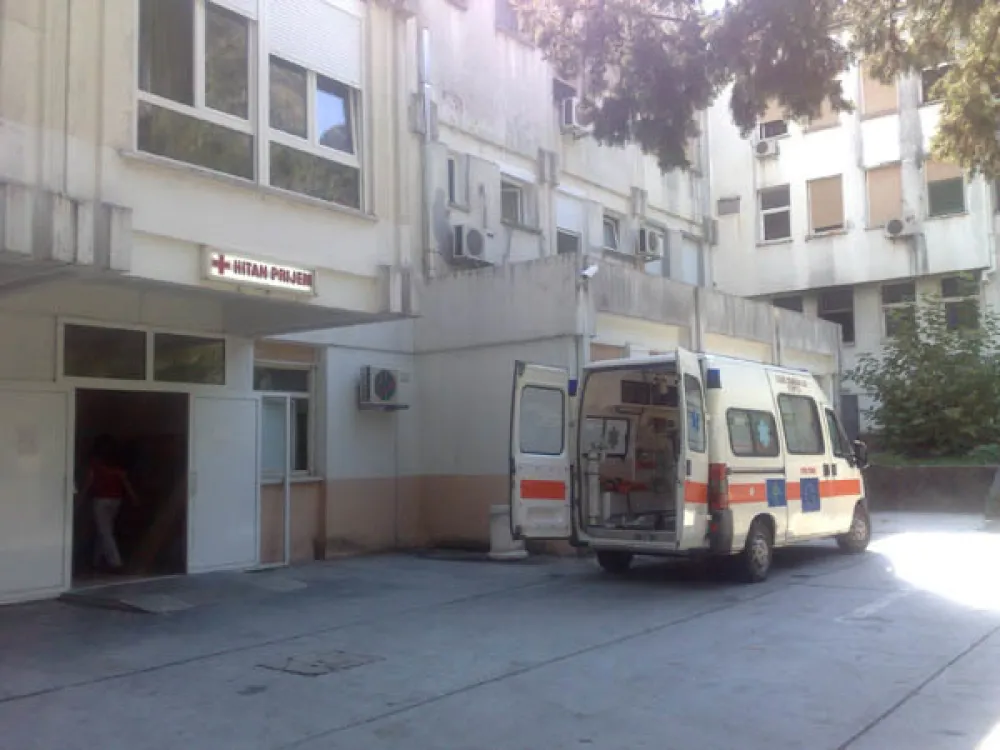 Povrijeđen hirurg, infektolog zatvoren u sobi