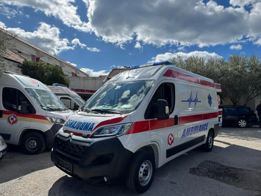 Op&scaron;tina Budva donirala Hitnoj pomoći sanitetsko vozilo