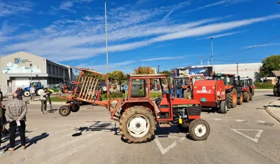 Poljoprivrednici traktorima blokirali kružni tok u Nik&scaron;iću