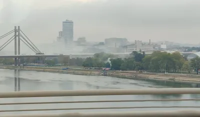 Gori prostorija kod Beigradskoog sajma, 13 vatrogasaca gasi požar