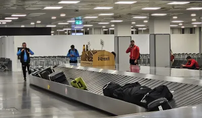 Ekspedicija crvenih na aerodromu u Pragu