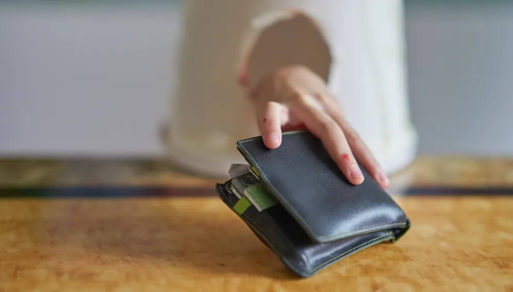 Određeno zadržavanje osumnjičenom za krađu novčanika